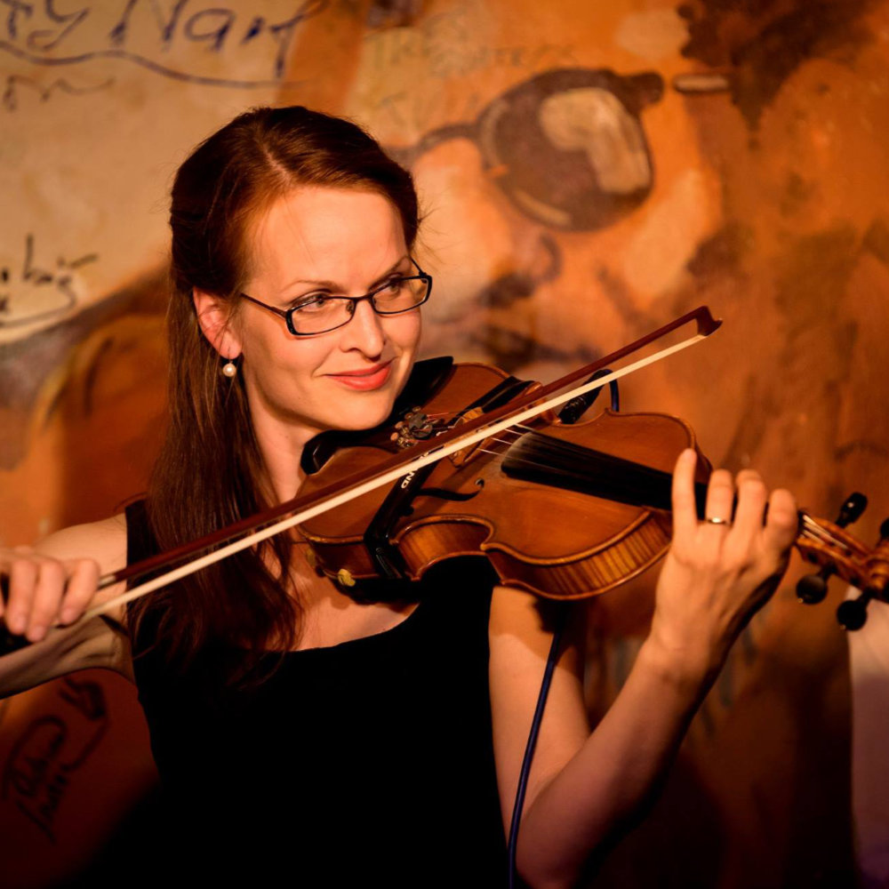 Aneta Wirth, Violin